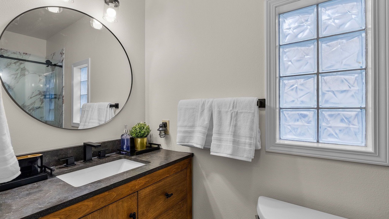 Photo of Bathroom in Larkspur