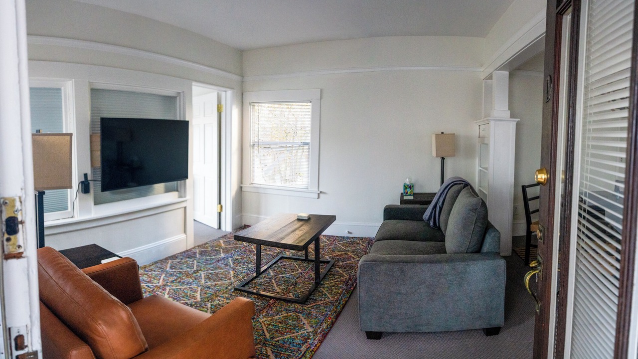 Photo of Livingroom in Piedmont Avenue