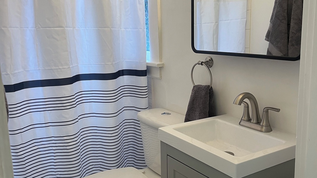 Photo of Bathroom in Piedmont Avenue