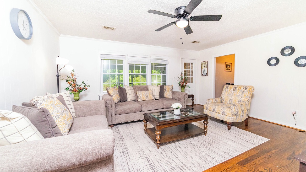 Photo of Livingroom in Fortson