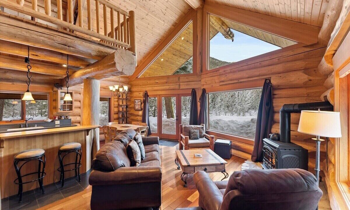 Photo of Livingroom in Mazama