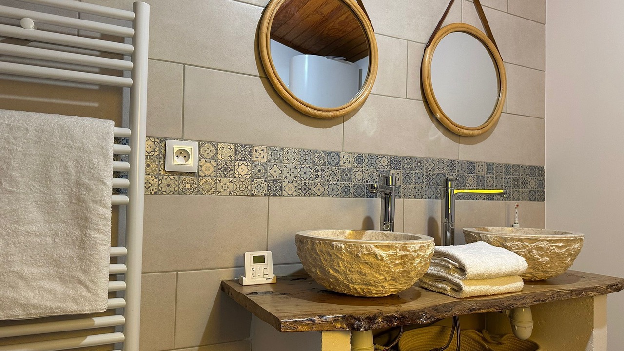 Photo of Bathroom in Tresques