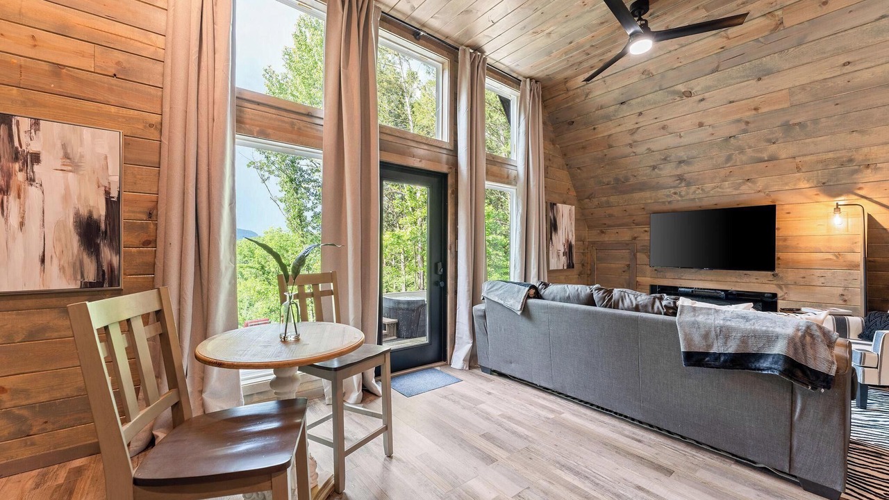 Photo of Livingroom in Jasper