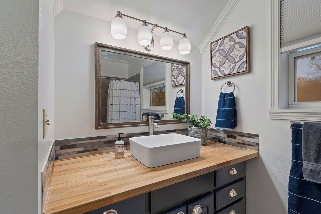 Photo of Bathroom in Jasper