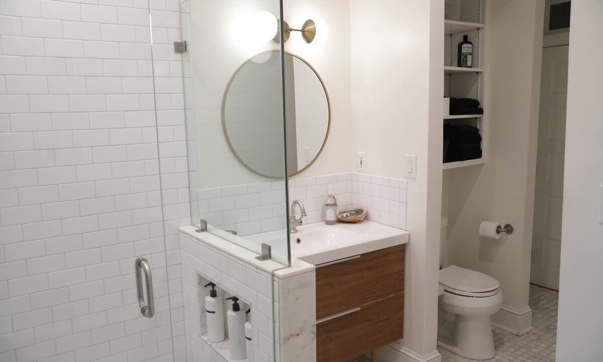 Photo of Bathroom in Candler Park