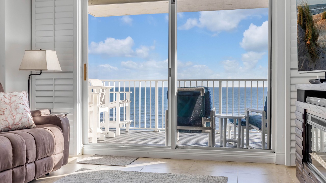 Photo of Livingroom in Seawinds Condo