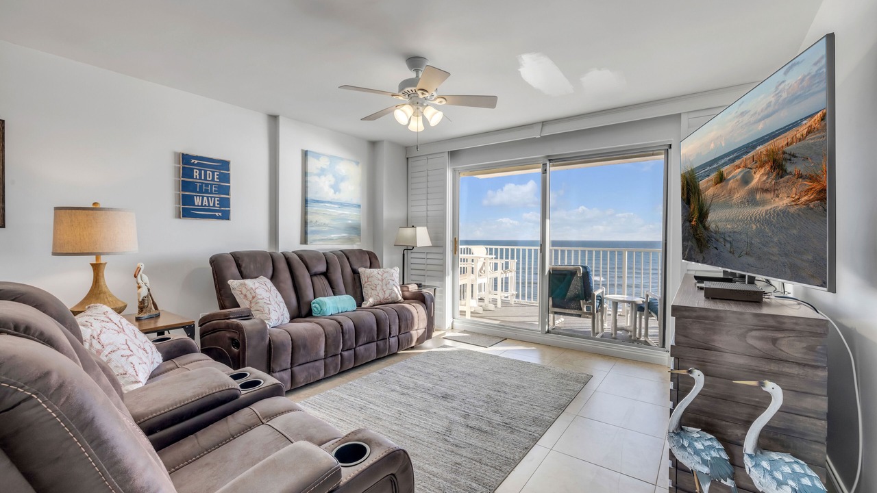 Photo of Livingroom in Seawinds Condo