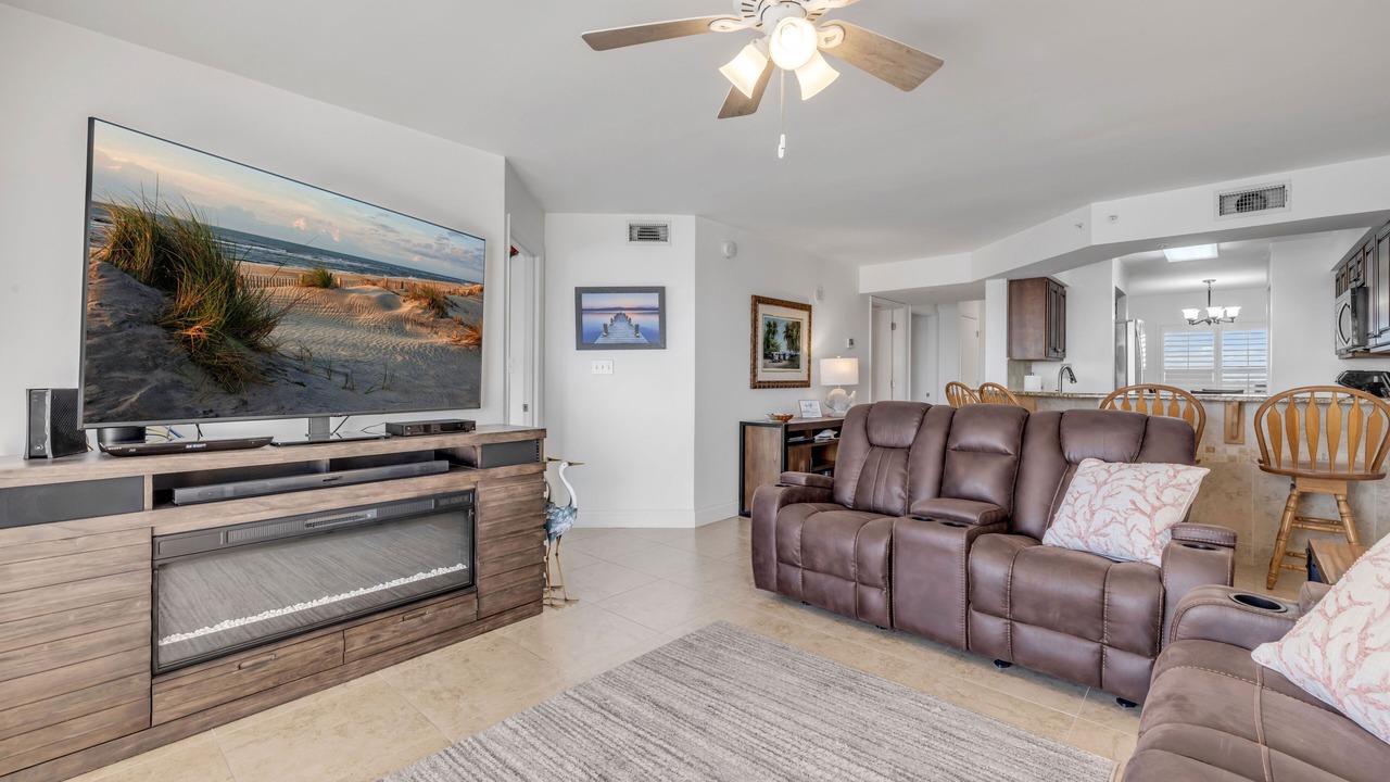 Photo of Livingroom in Seawinds Condo