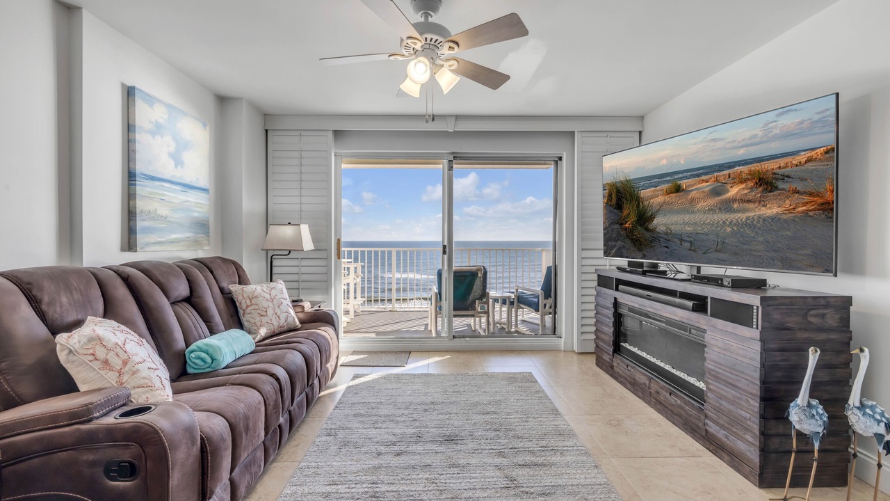 Photo of Livingroom in Seawinds Condo