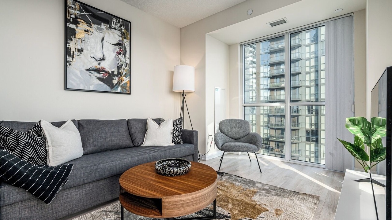 Photo of Livingroom in Hurontario