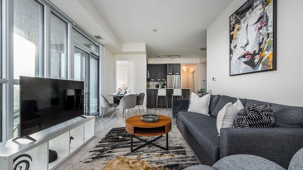 Photo of Livingroom in Hurontario