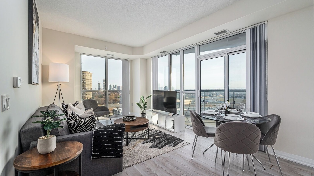 Photo of Livingroom in Hurontario