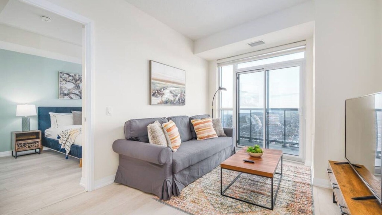 Photo of Livingroom in Hurontario