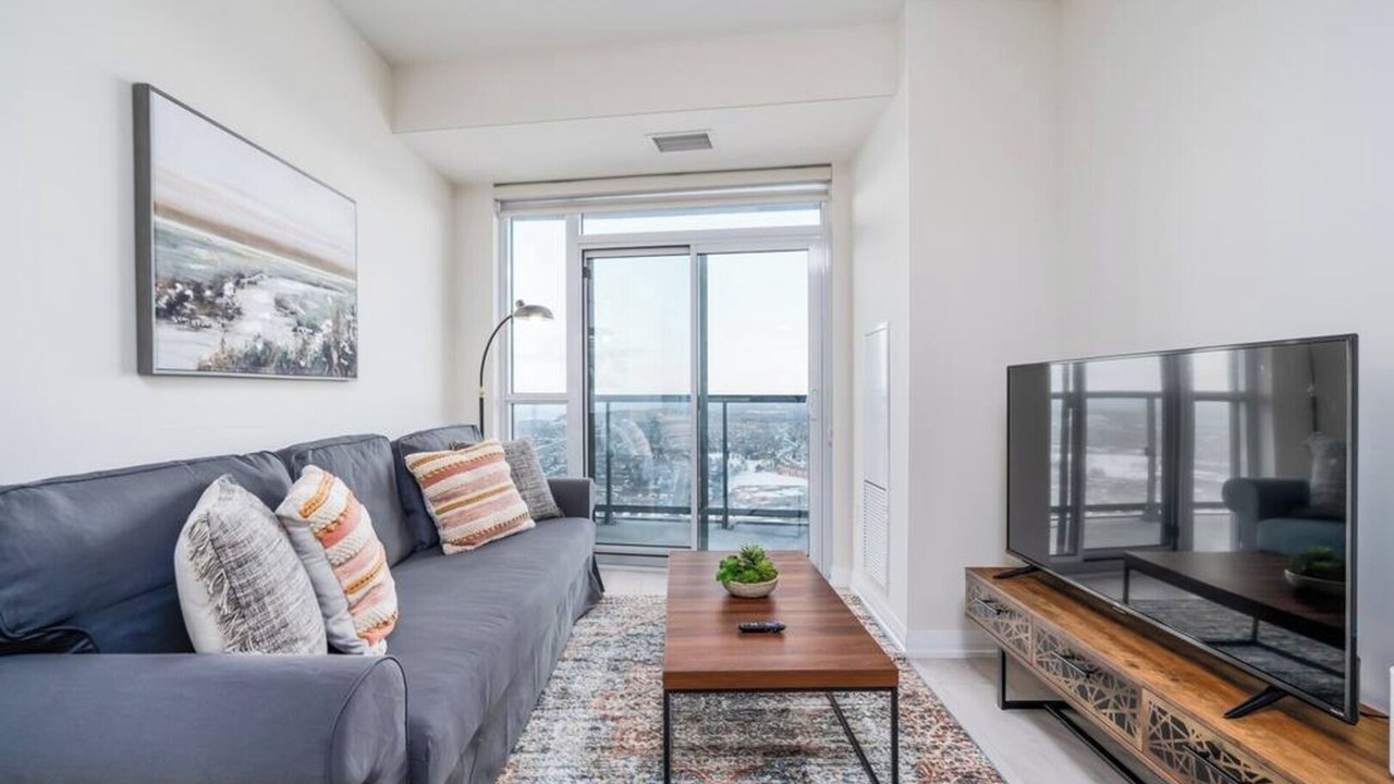 Photo of Livingroom in Hurontario