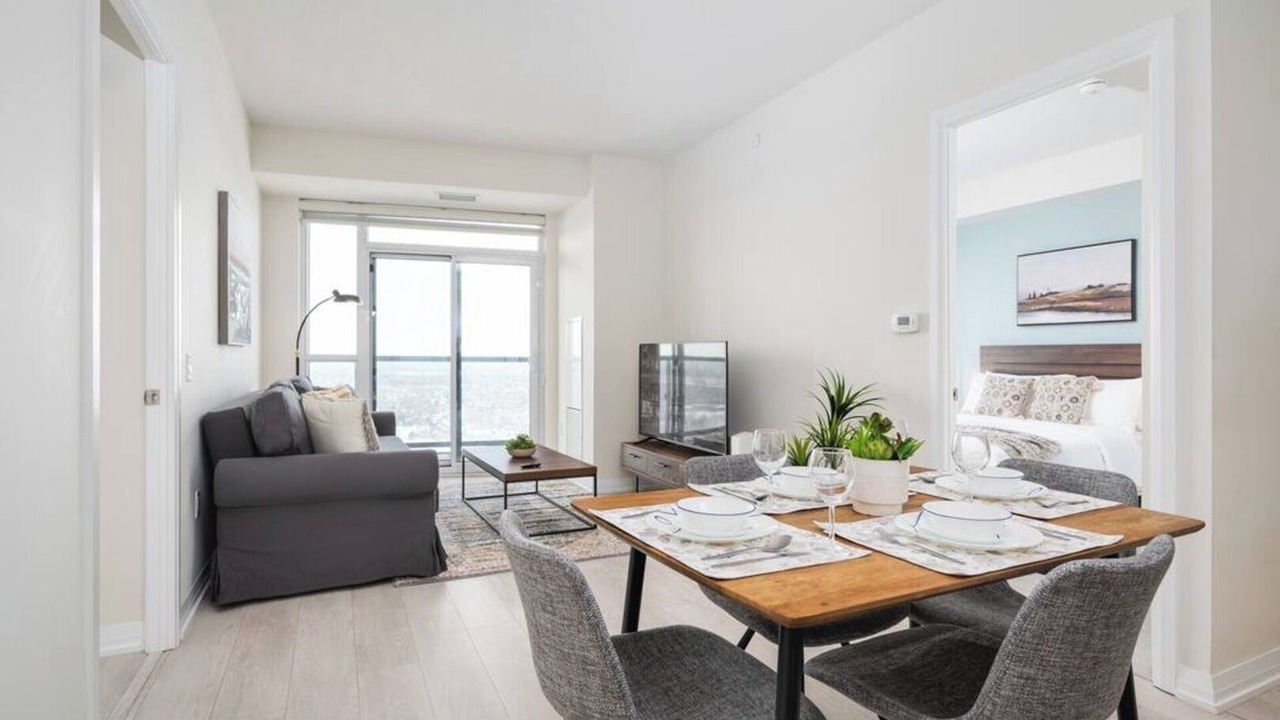 Photo of Livingroom in Hurontario
