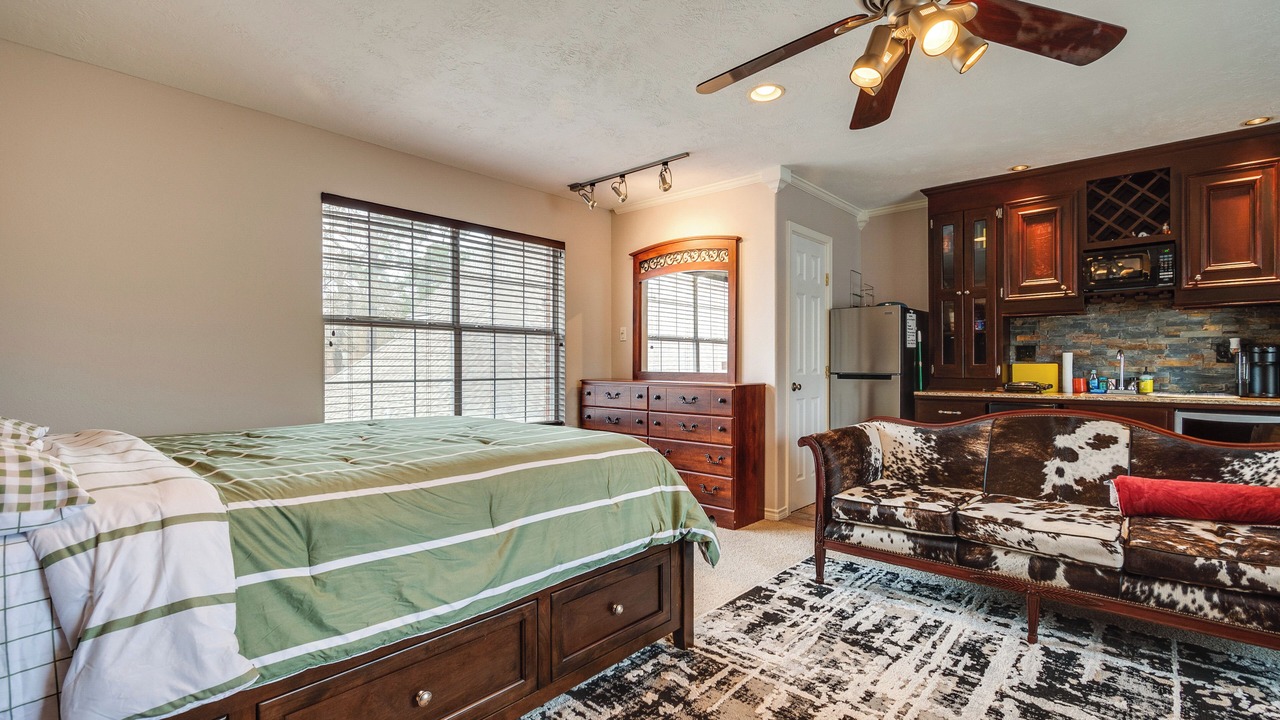 Photo of Bedroom in Wimbledon Falls