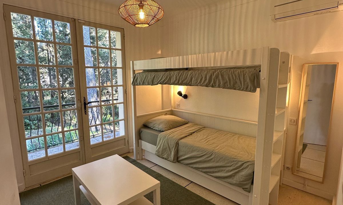 Photo of Bedroom in Saint-Aygulf