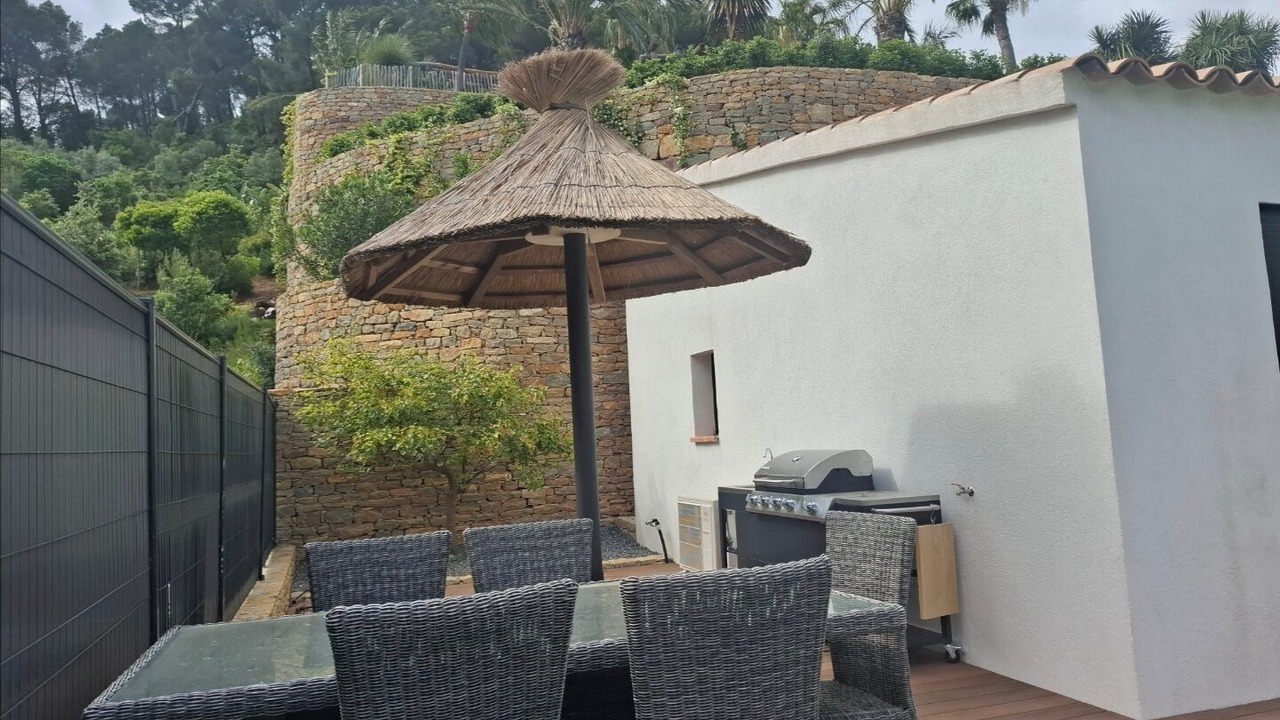 Photo of Outdoor in Cuers