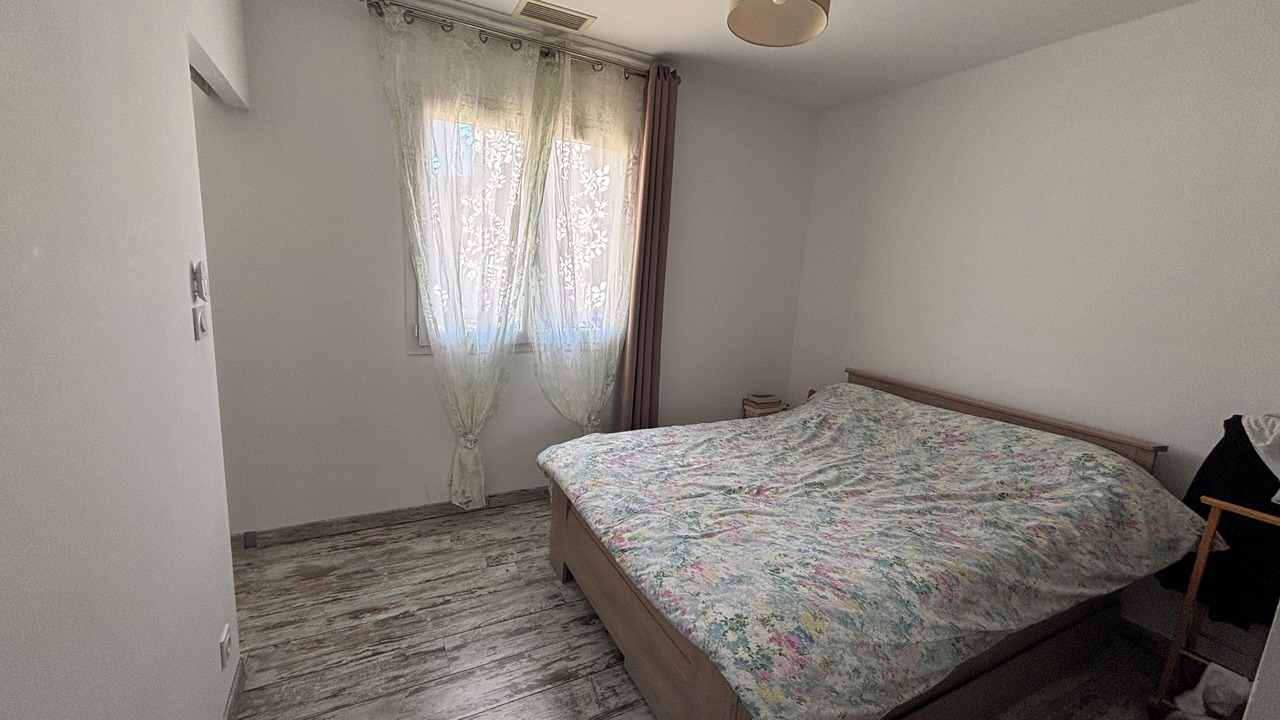 Photo of Bedroom in Flaux