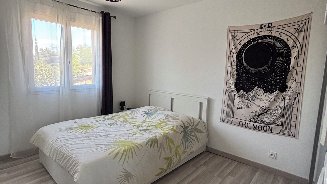 Photo of Bedroom in Flaux