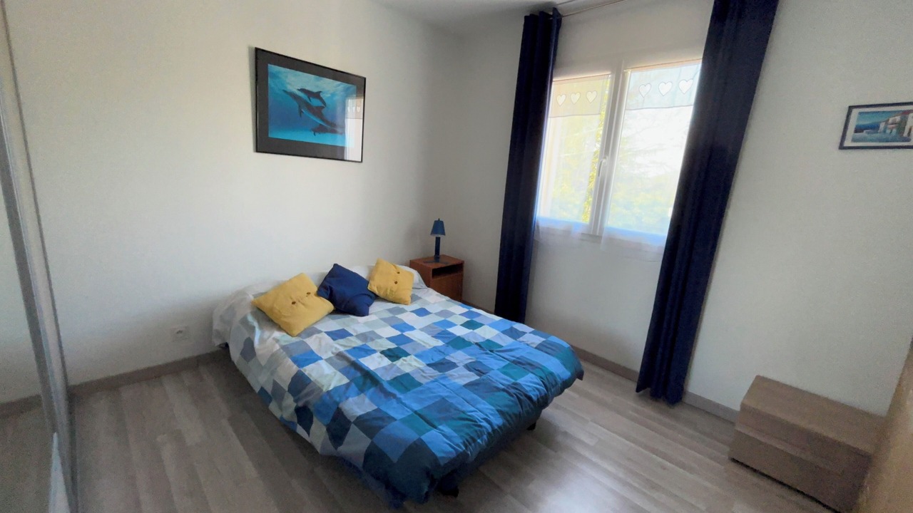 Photo of Bedroom in Flaux