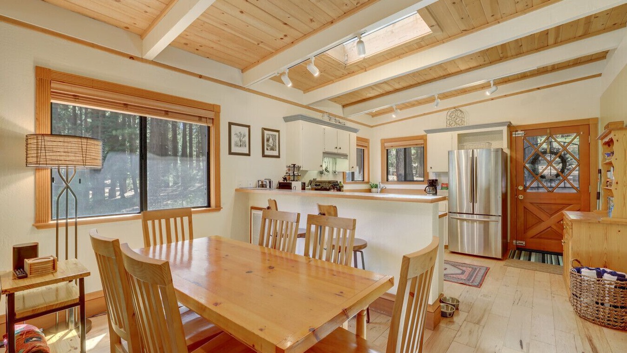 Photo of Bedroom in Country Club Estates