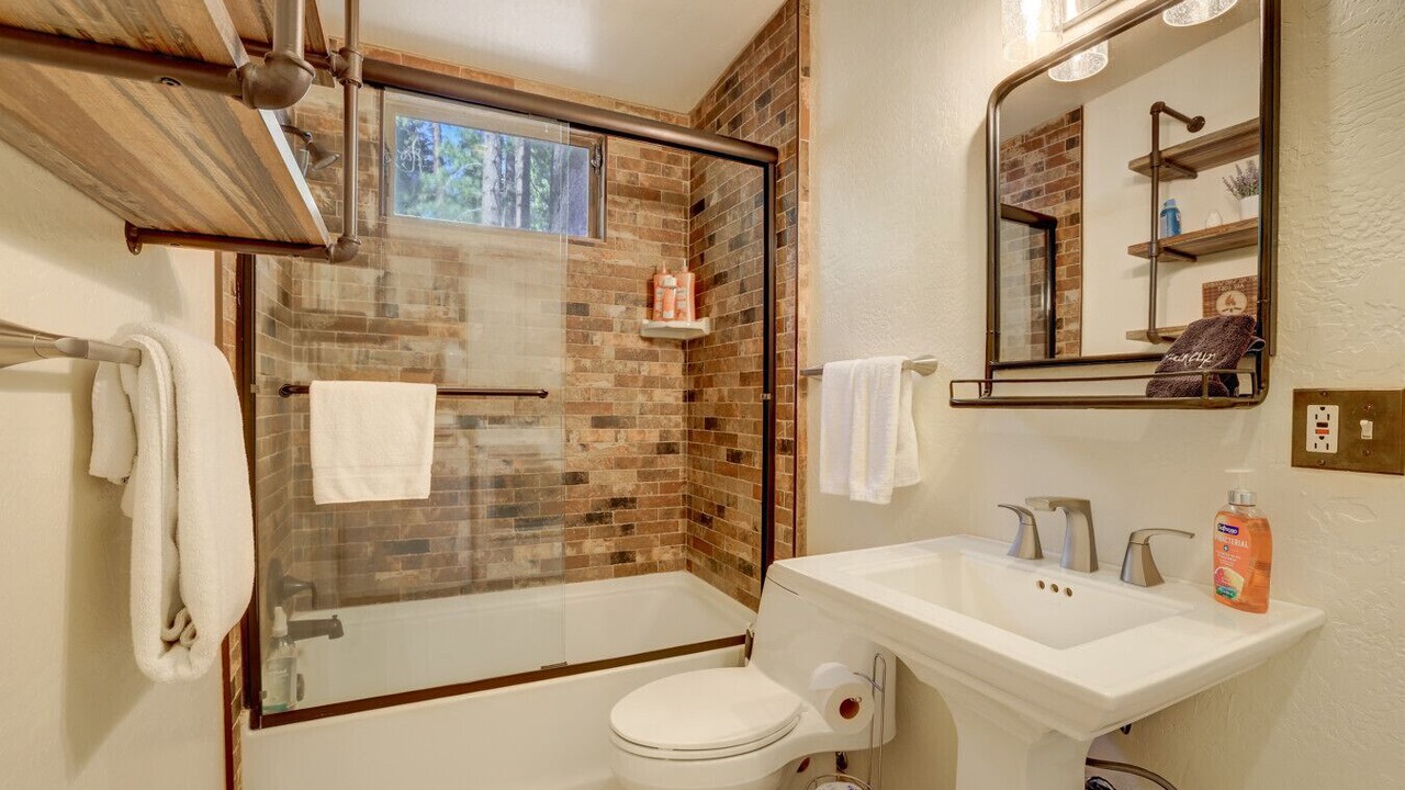 Photo of Bathroom in Country Club Estates