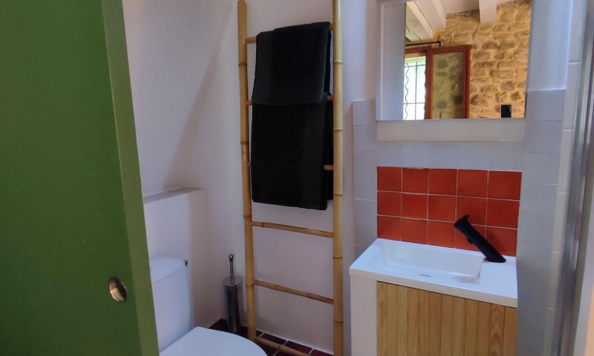 Photo of Bathroom in La Capelle-et-Masmolene