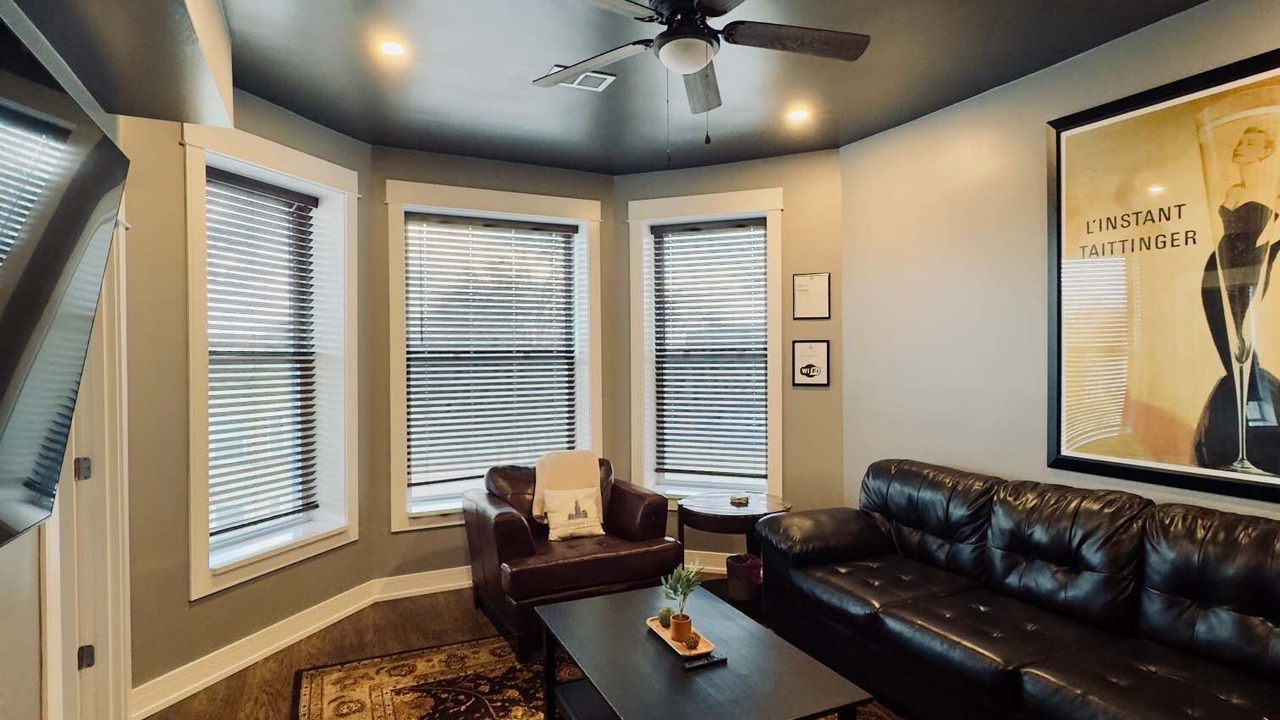 Photo of Livingroom in North Lawndale