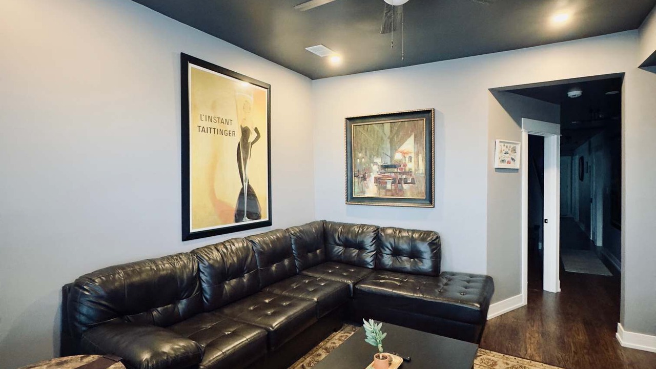Photo of Livingroom in North Lawndale