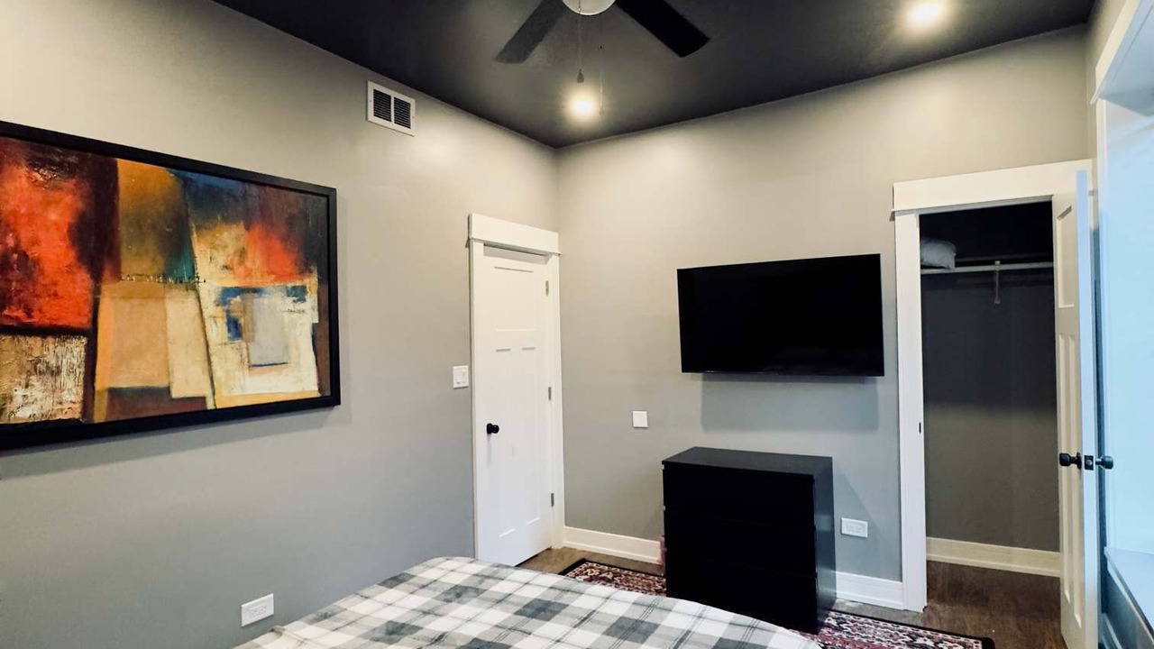 Photo of Bedroom in North Lawndale