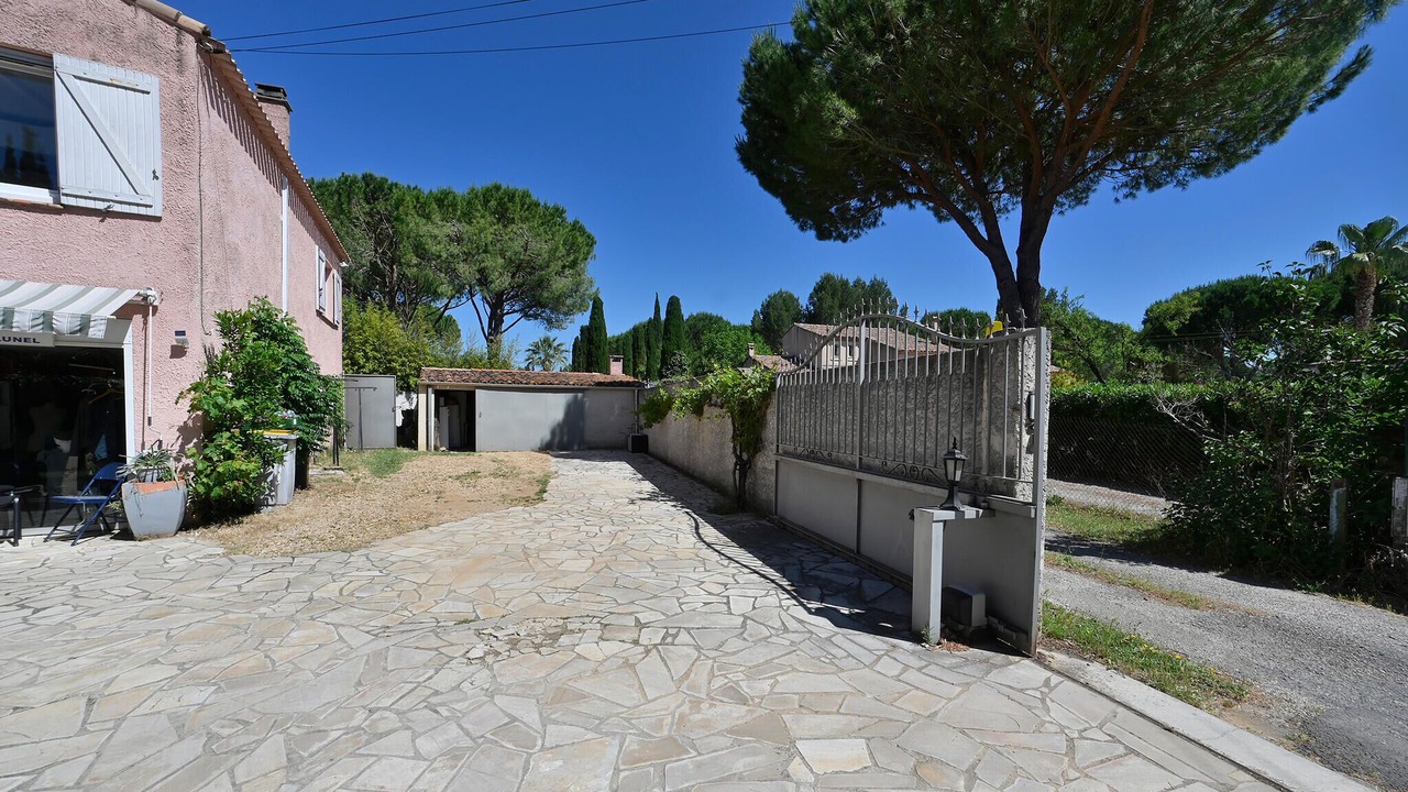 Photo of Others in Lunel