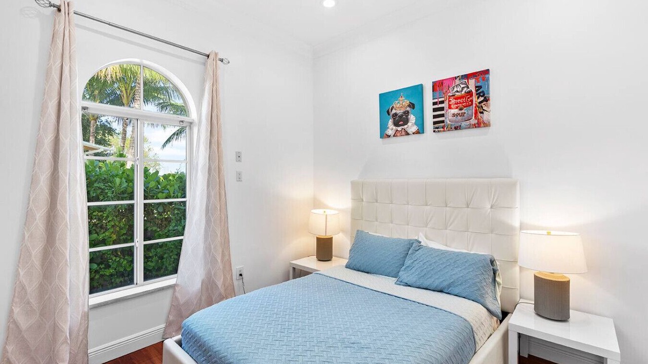 Photo of Bedroom in South Lake