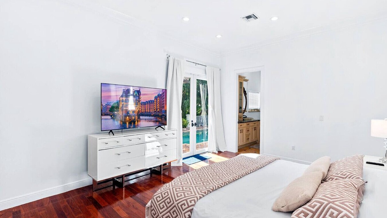 Photo of Bedroom in South Lake