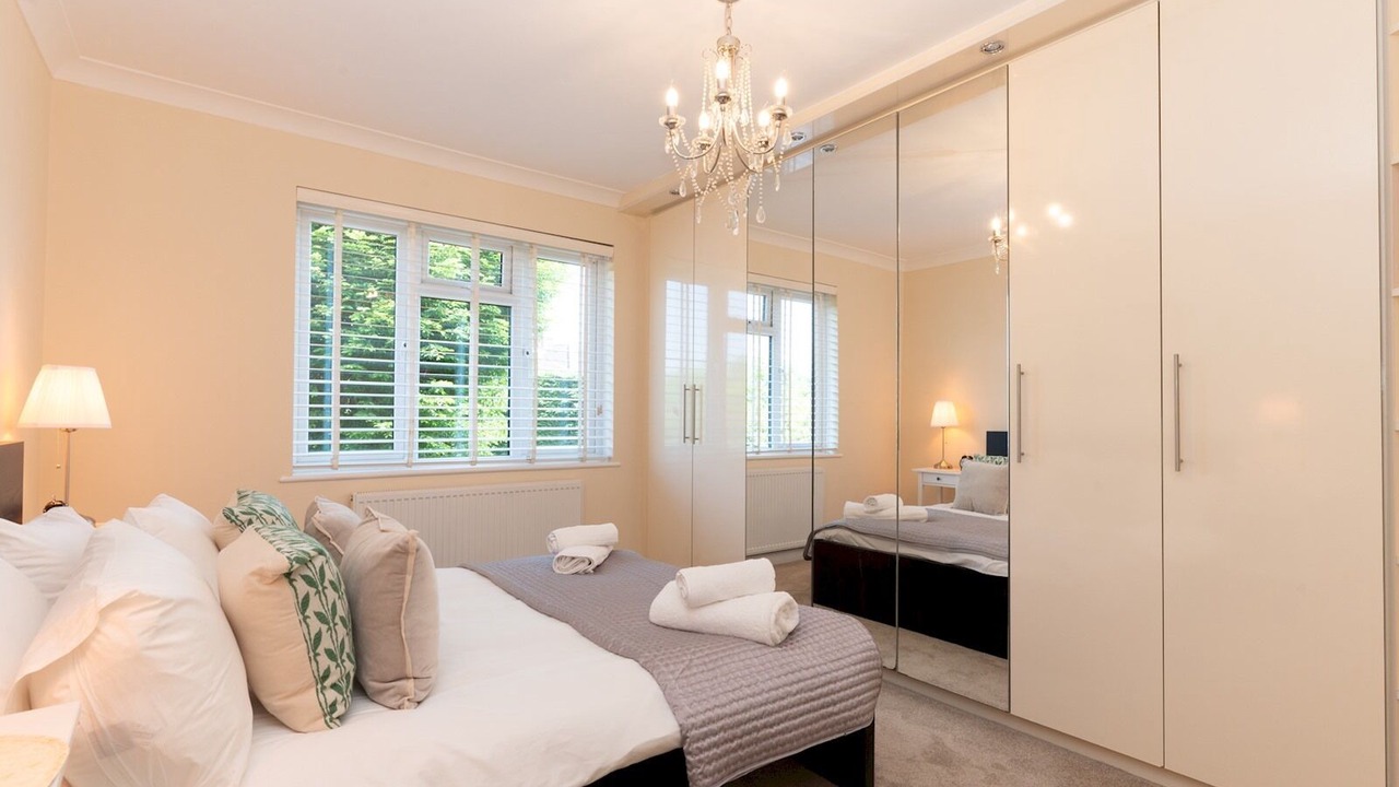 Photo of Bedroom in Chessington North and Hook