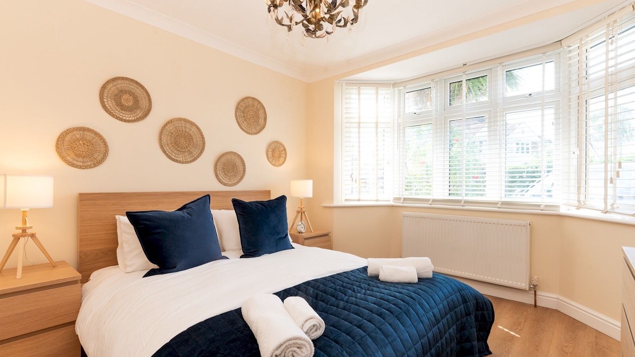 Photo of Bedroom in Chessington North and Hook