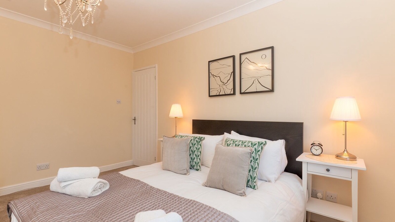 Photo of Bedroom in Chessington North and Hook