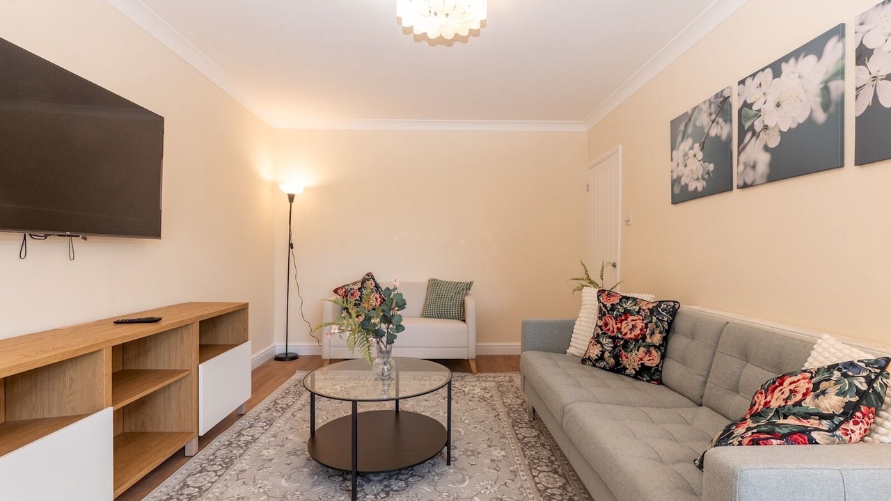 Photo of Livingroom in Chessington North and Hook