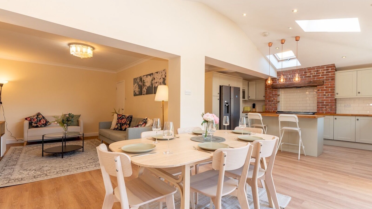 Photo of Others in Chessington North and Hook