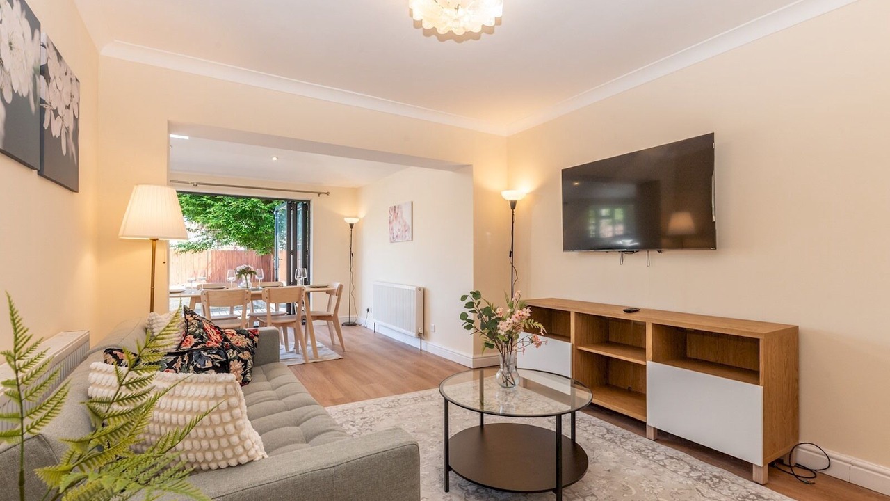 Photo of Livingroom in Chessington North and Hook