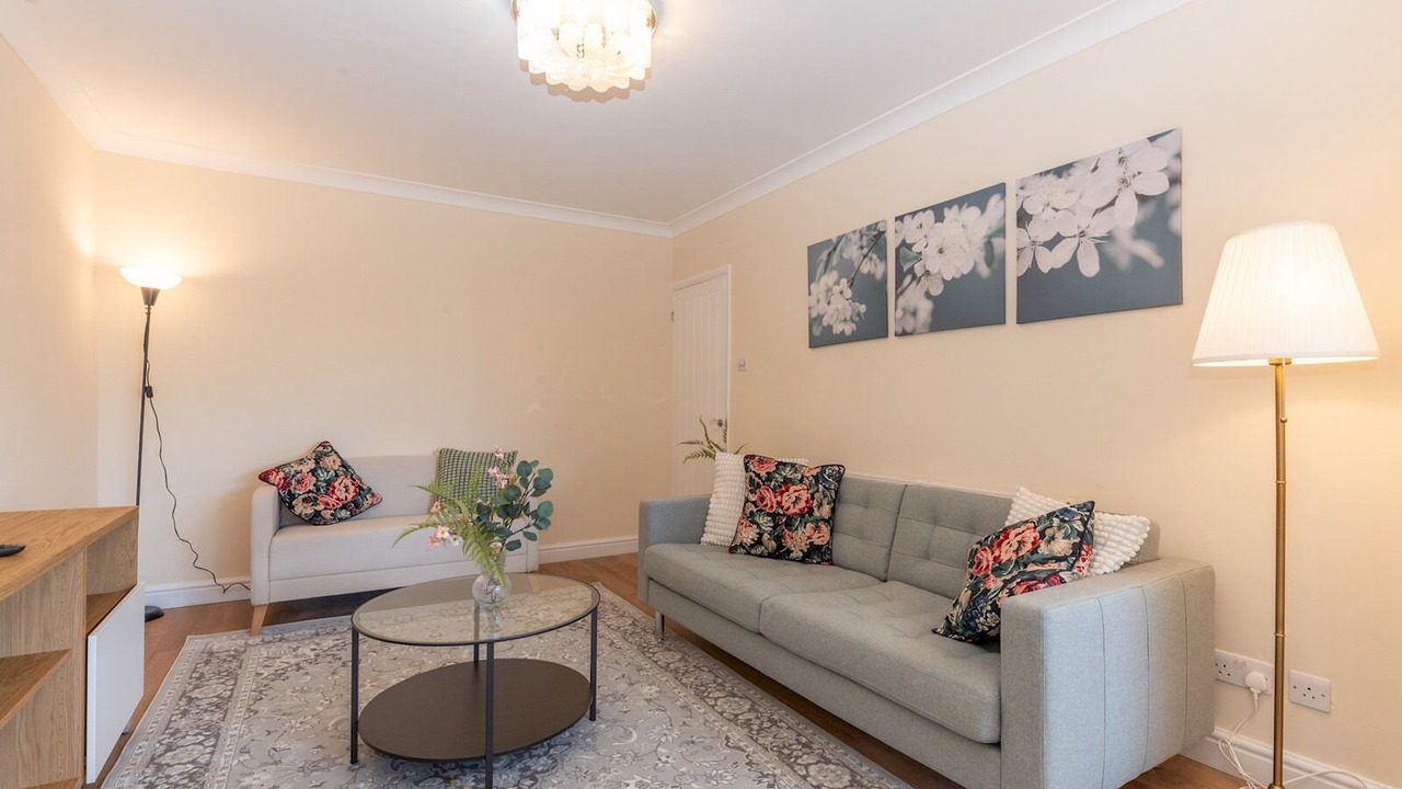 Photo of Livingroom in Chessington North and Hook