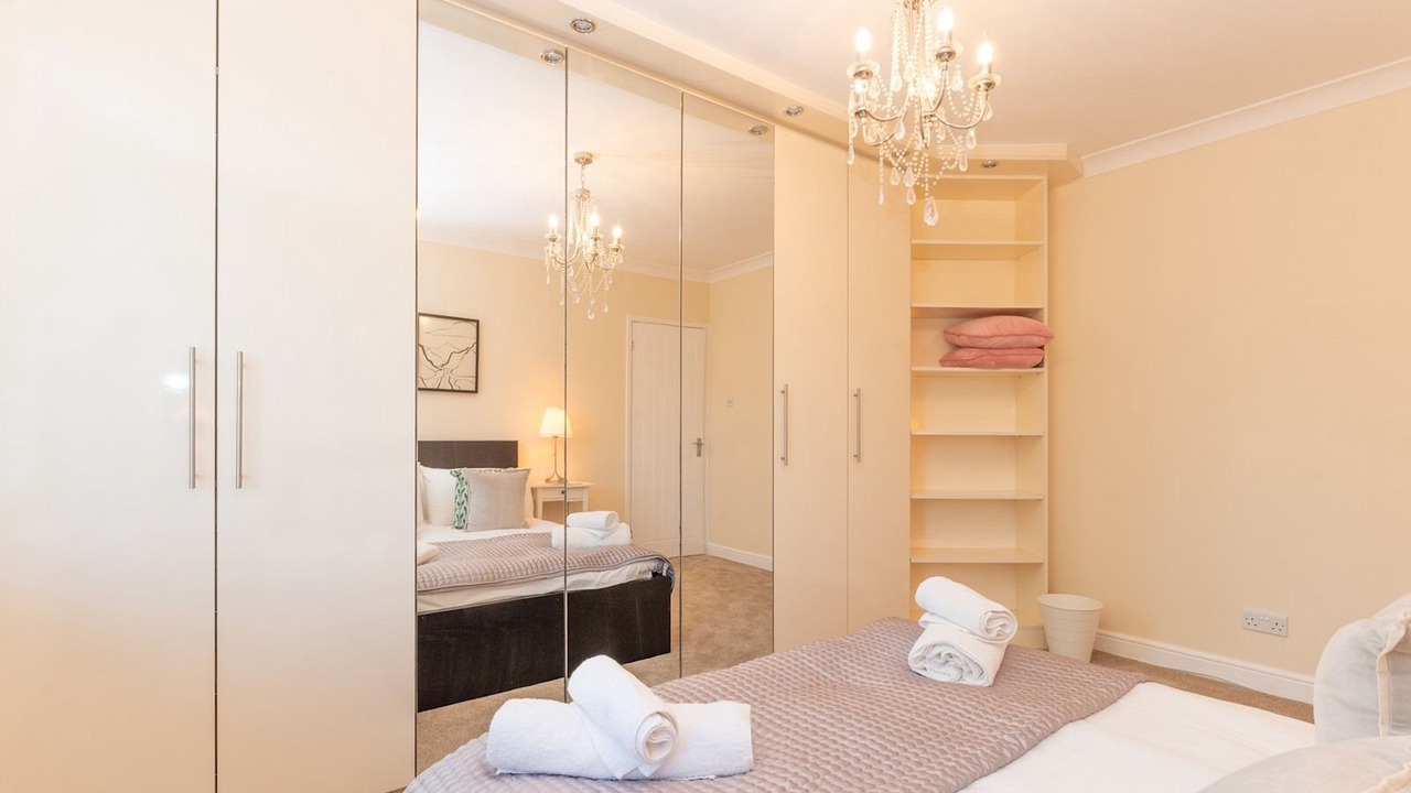 Photo of Bedroom in Chessington North and Hook