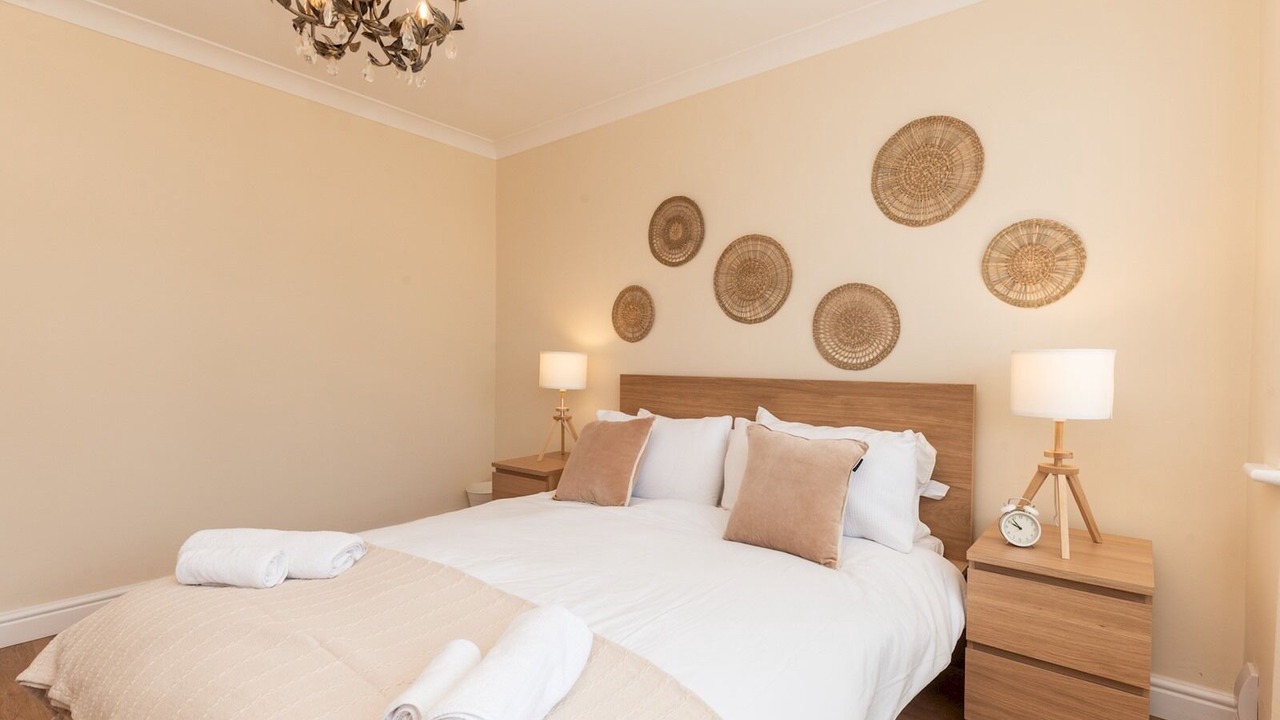 Photo of Bedroom in Chessington North and Hook