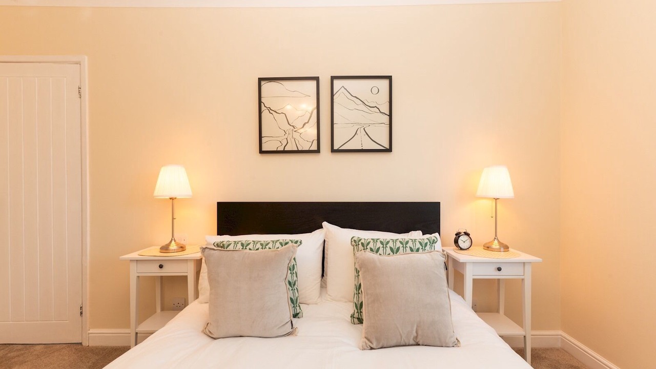 Photo of Bedroom in Chessington North and Hook