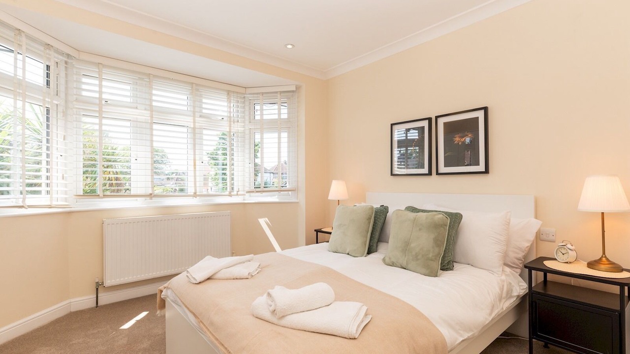 Photo of Bedroom in Chessington North and Hook