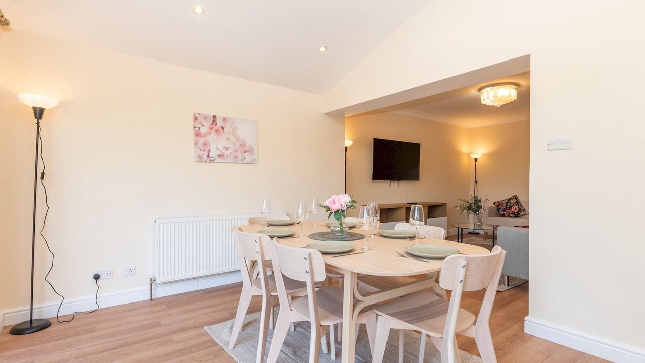 Photo of Others in Chessington North and Hook