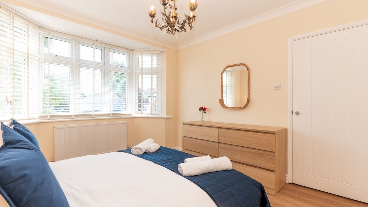 Photo of Bedroom in Chessington North and Hook
