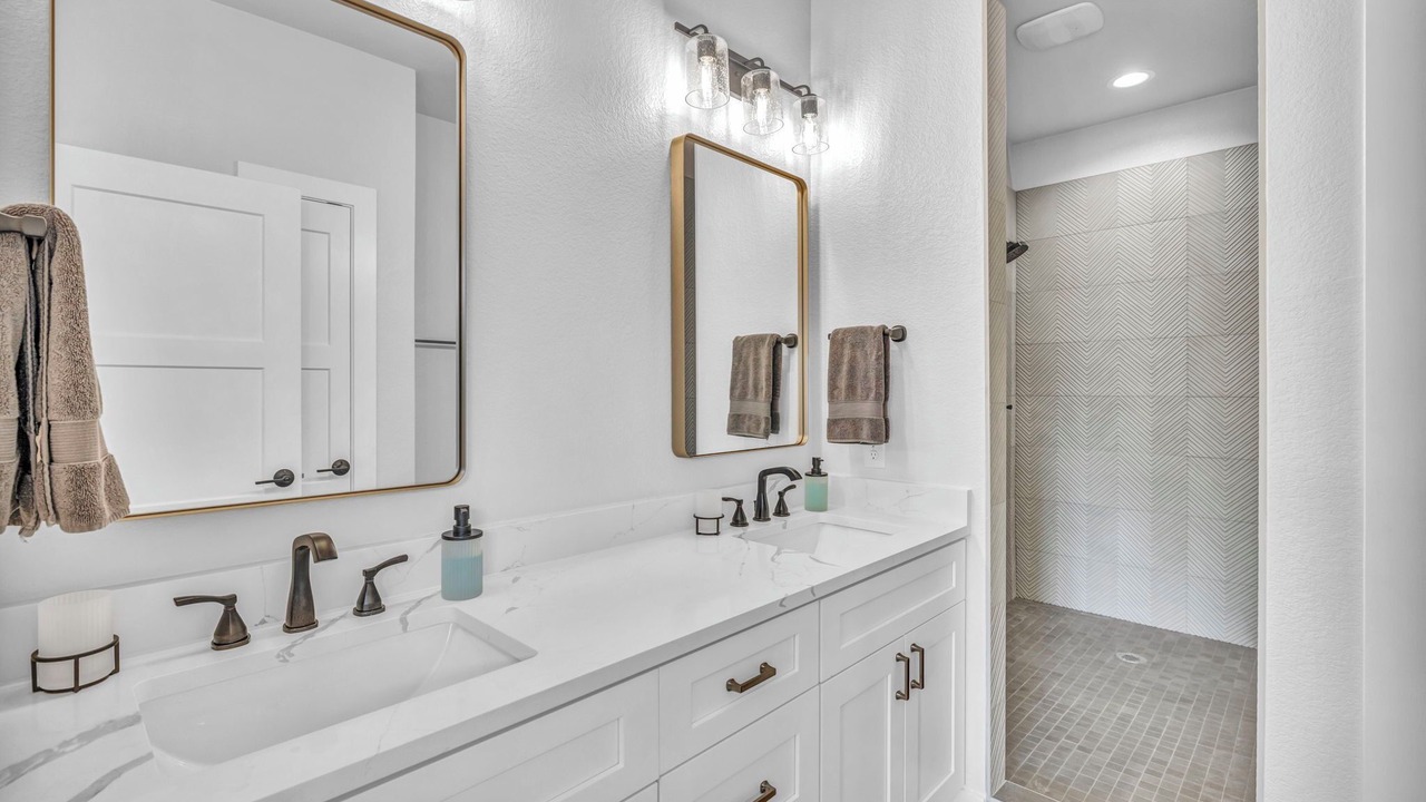 Photo of Bathroom in Point Venture