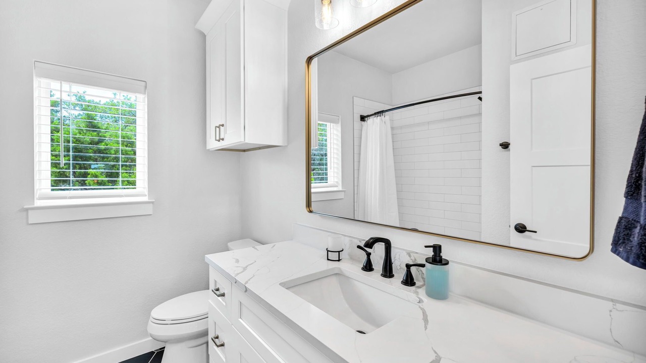 Photo of Bathroom in Point Venture