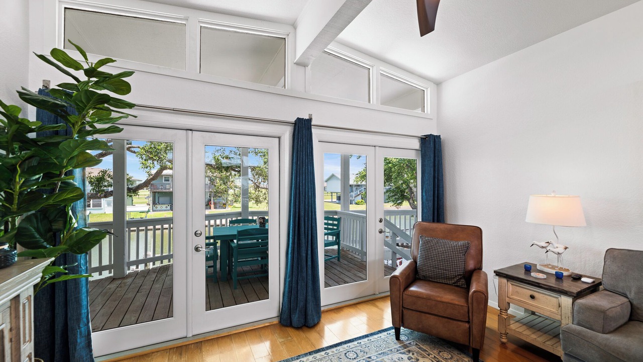 Photo of Livingroom in City-by-the Sea